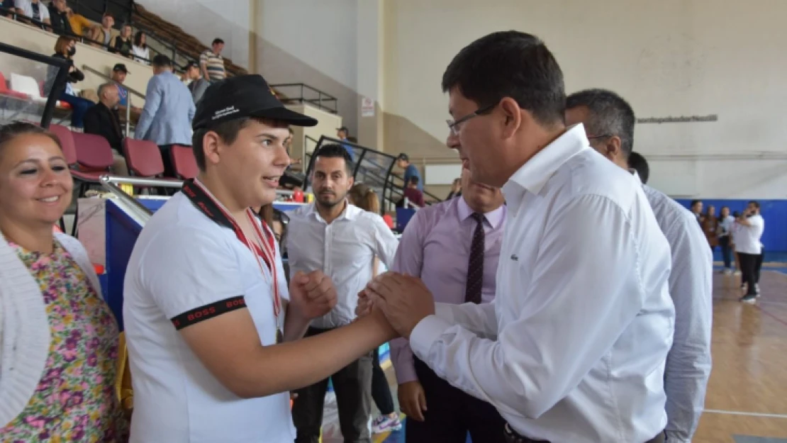 Başkan Özcan, dur durak bilmiyor