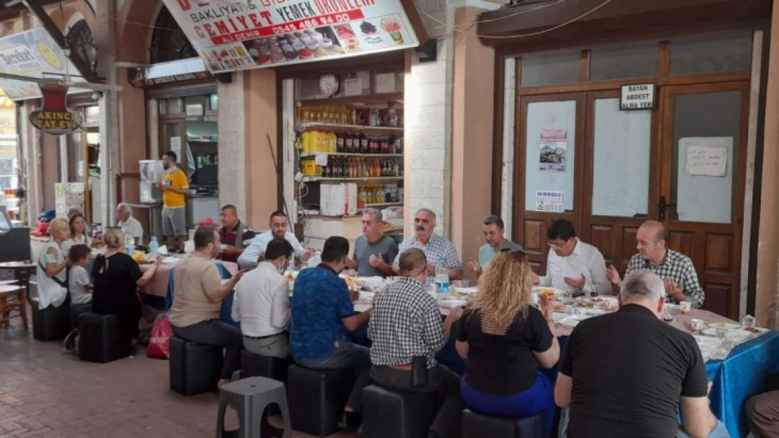 Başkan Özcan, Uzun Çarşı esnafıyla buluştu