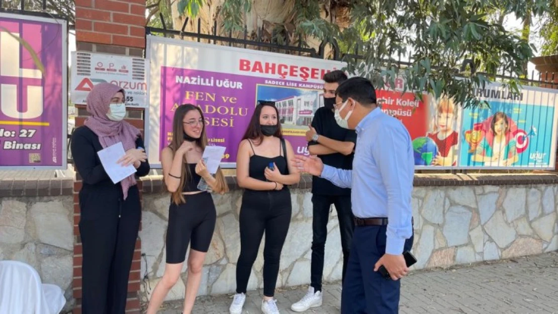 Başkan Özcan, YKS'de öğrencilerin yanında