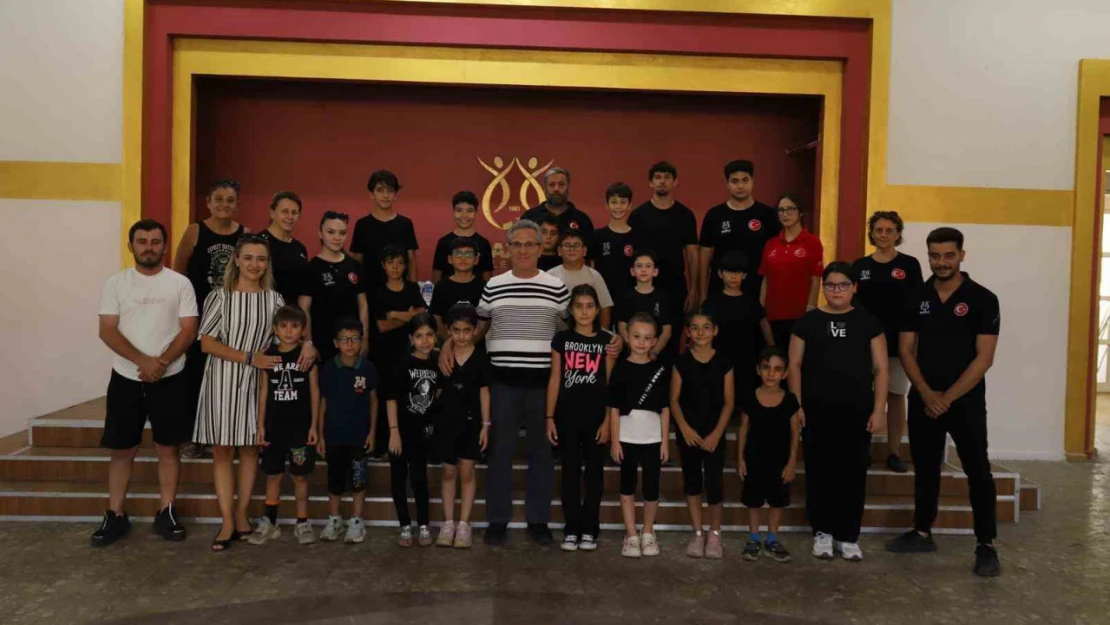 Başkan Tetik'ten Nazilli Belediyesi Halk Oyunları Topluluğu ile görüştü