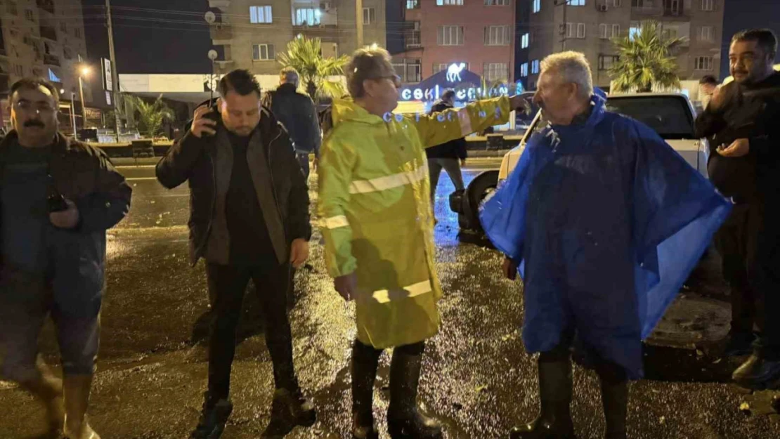 Başkan Tetik, yağmurdan etkilenen mahallelerde incelemelerde bulundu