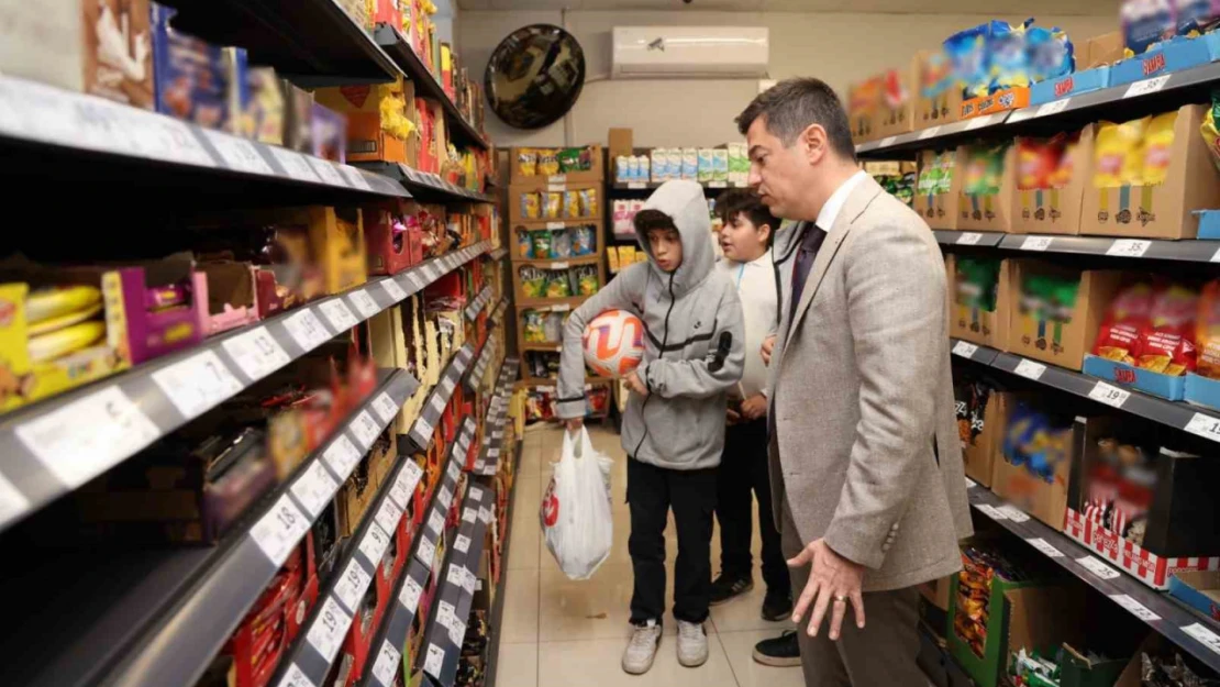 Başkan Ünlü, marketleri denetledi