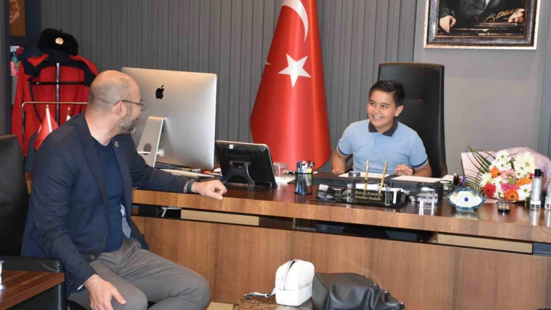Başkan Zencirci koltuğu miniklere devretti