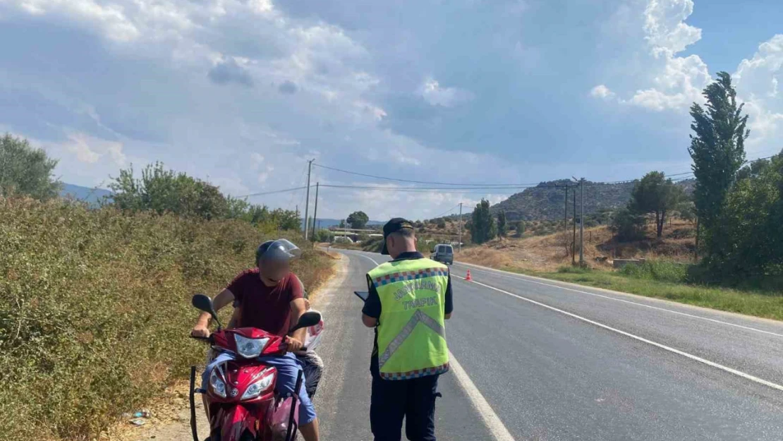 Bisiklet ve yaya yolunu kullanan motosiklet sürücüleri cezadan kaçamadı