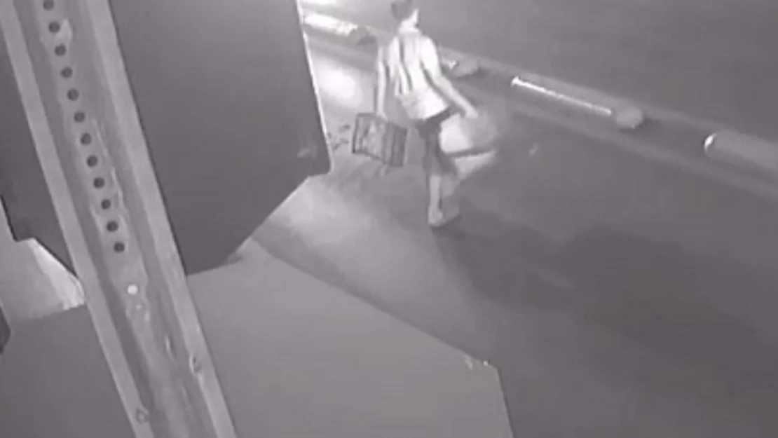 Boşanmak isteyen karısının aracını kundakladı
