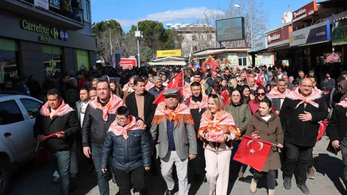 Bozdoğan'da Deve Güreşi Fesivali öncesi renkli kortej