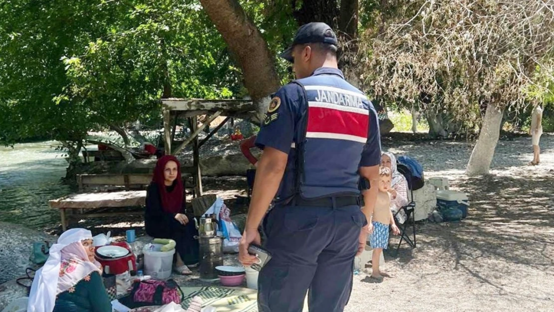 Bozdoğan'da jandarma ekipleri vatandaşları uyardı