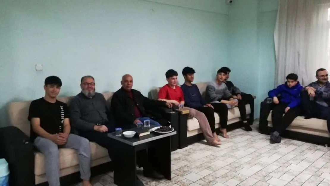 Bozdoğan Müftülüğü yatılı öğrencilerle iftarda buluştu