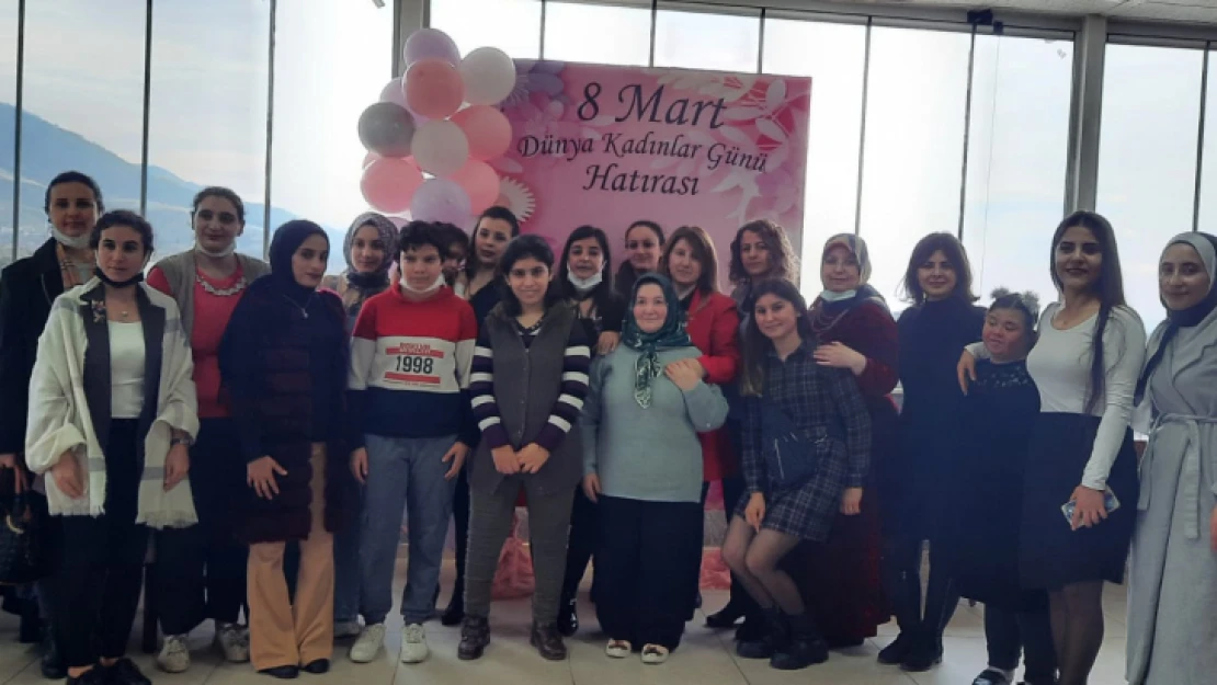 Buharkent Halk Eğitim Merkezi kursiyerleri 8 Mart'ı unutmadı