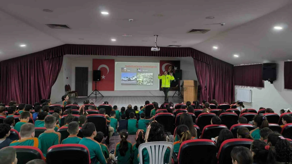 Buharkent'te 420 öğrenciye trafik güvenliği eğitimi verildi