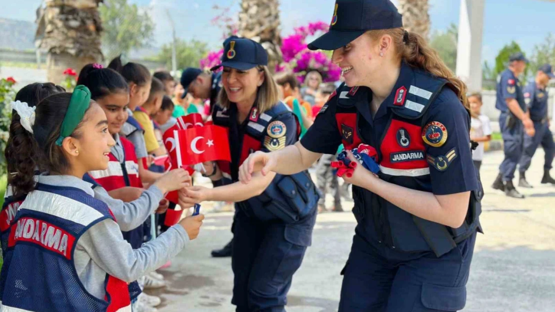 Buharkent'te öğrenciler jandarmayı tanıdı