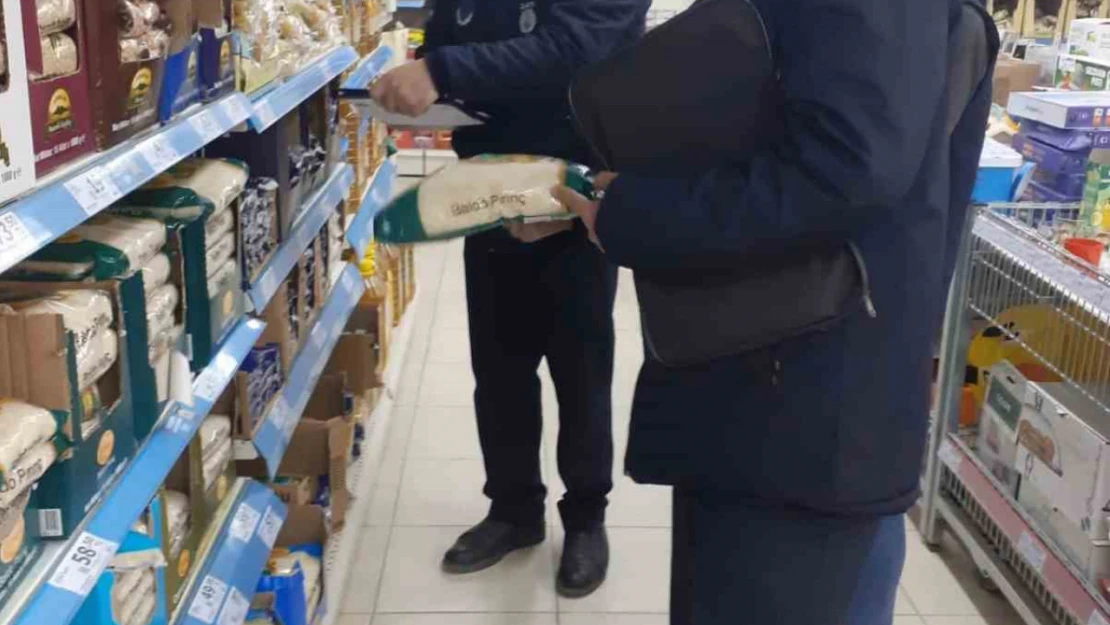 Buharkent'te zincir marketler denetlendi