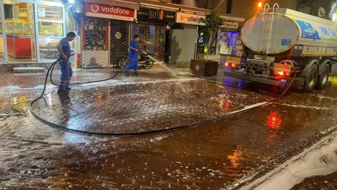 Büyükşehir'den Nazilli'de gece mesaisi