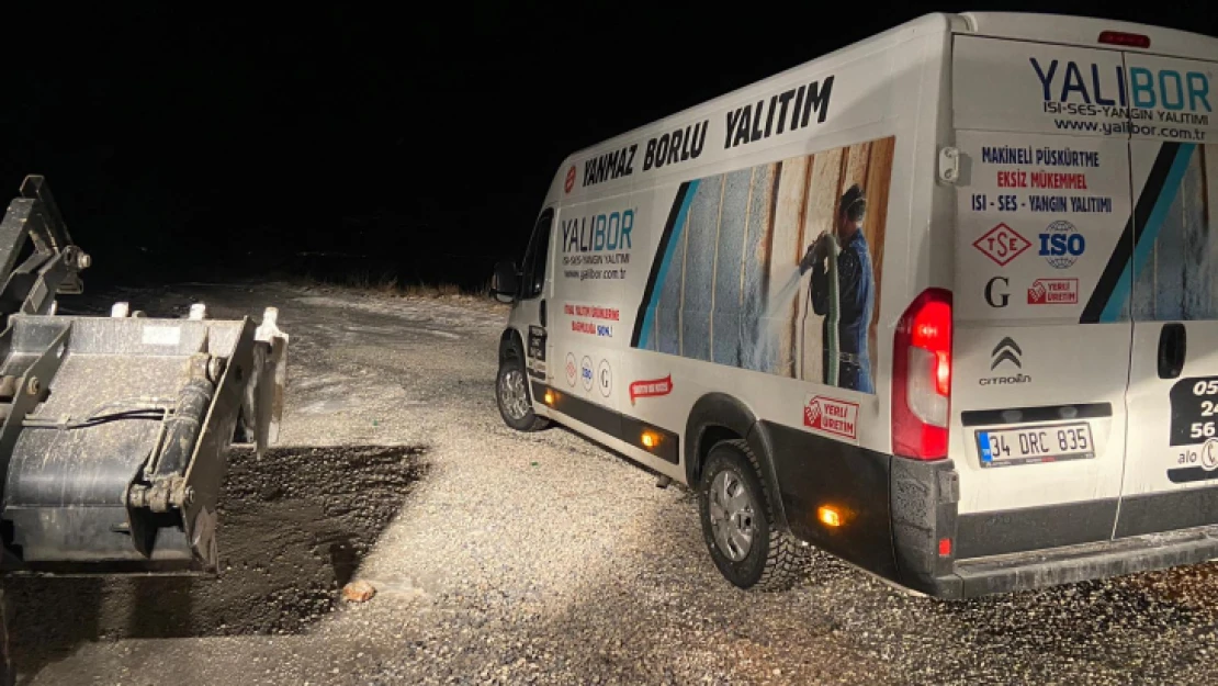 Büyükşehir, karda kalan vatandaşları kurtardı
