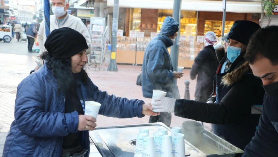 Büyükşehir Nazilli'de pazarcı esnafının içini ısıtmaya devam ediyor
