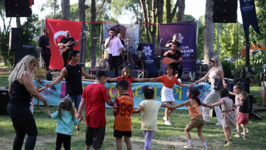 Büyükşehir Yaz Konseriyle Nazilli'de vatandaşları eğlendirdi