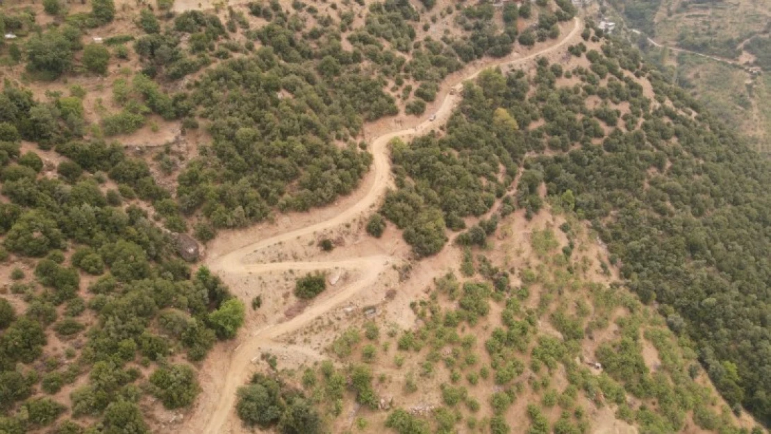 Çatak'ta yol çalışmaları devam ediyor