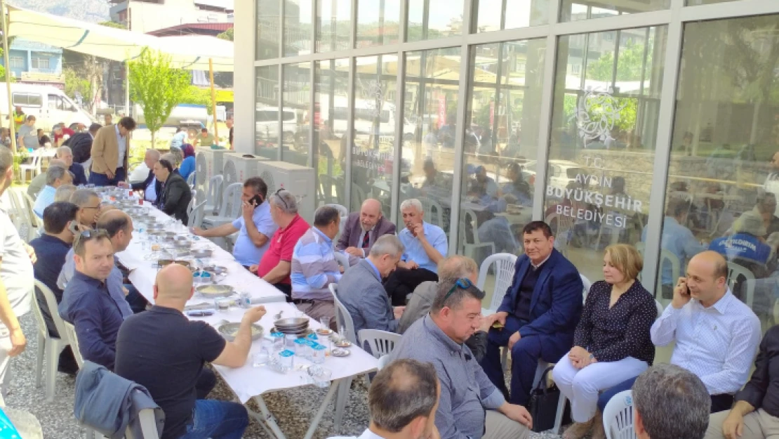Çerçioğlu'na pankartlı teşekkür