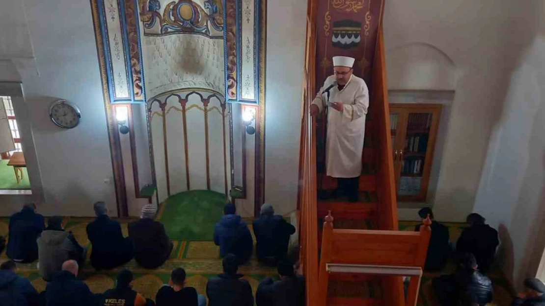 Cuma hutbesinde 'mahremiyet' vurgusu