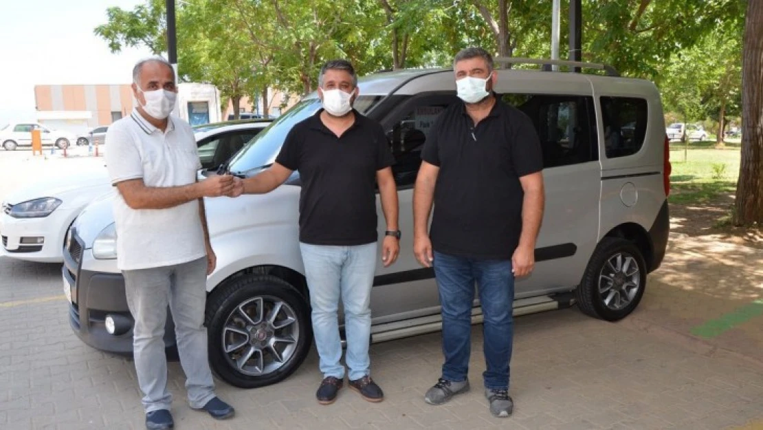 Dallar Gıda'dan ADÜ'ye araç bağışı