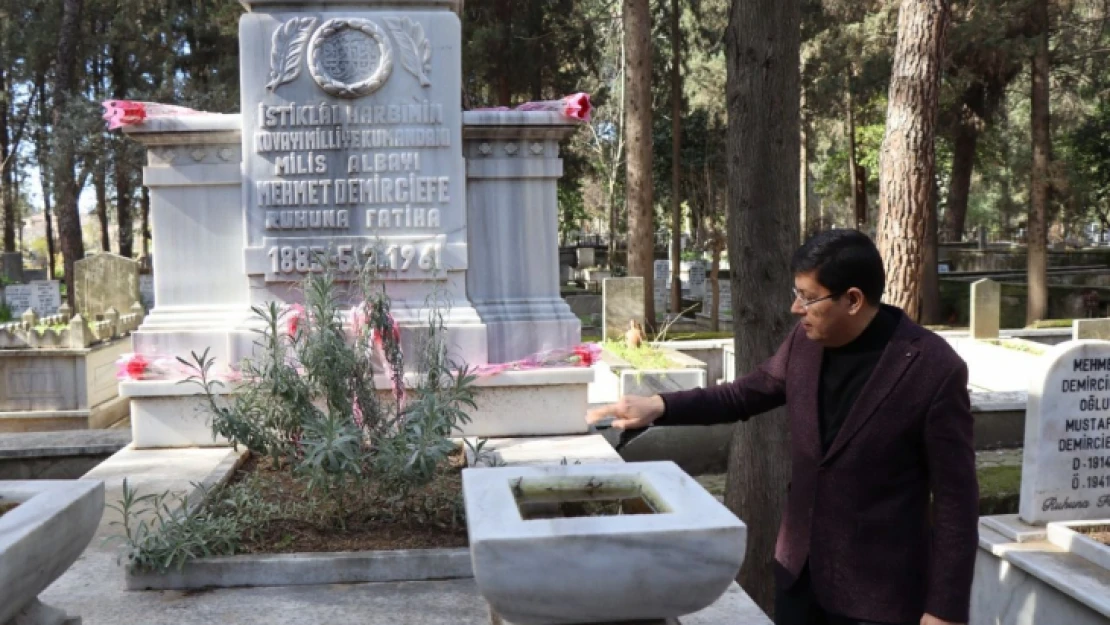 Demirci Mehmet Efe mezarı başında anıldı