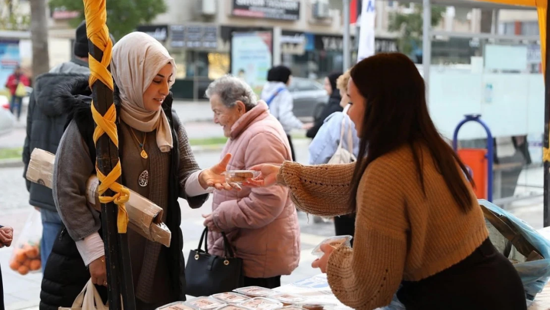 Didim Belediyesi'nden vatandaşlara kandil simidi ikramı