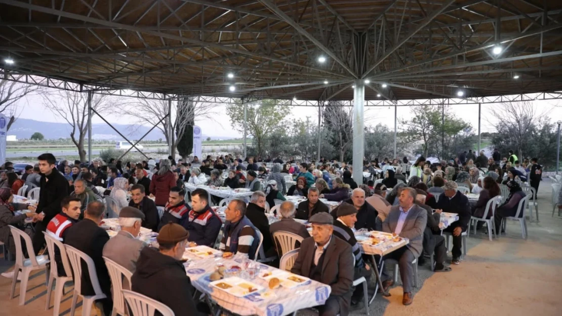 Didim Belediyesi vatandaşları iftar sofralarında buluşturuyor