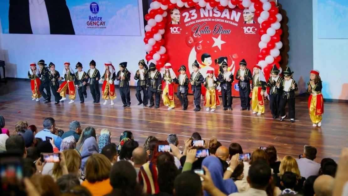 Didim'de kreş öğrencileri 23 Nisan'ı erken kutladı