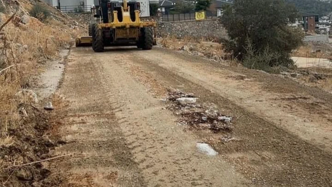 Didim'de sağanak yağıştan sonra zarar gören yollar onarıldı