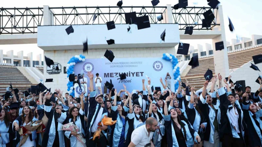 Didim MYO'da 140 öğrenci kep attı