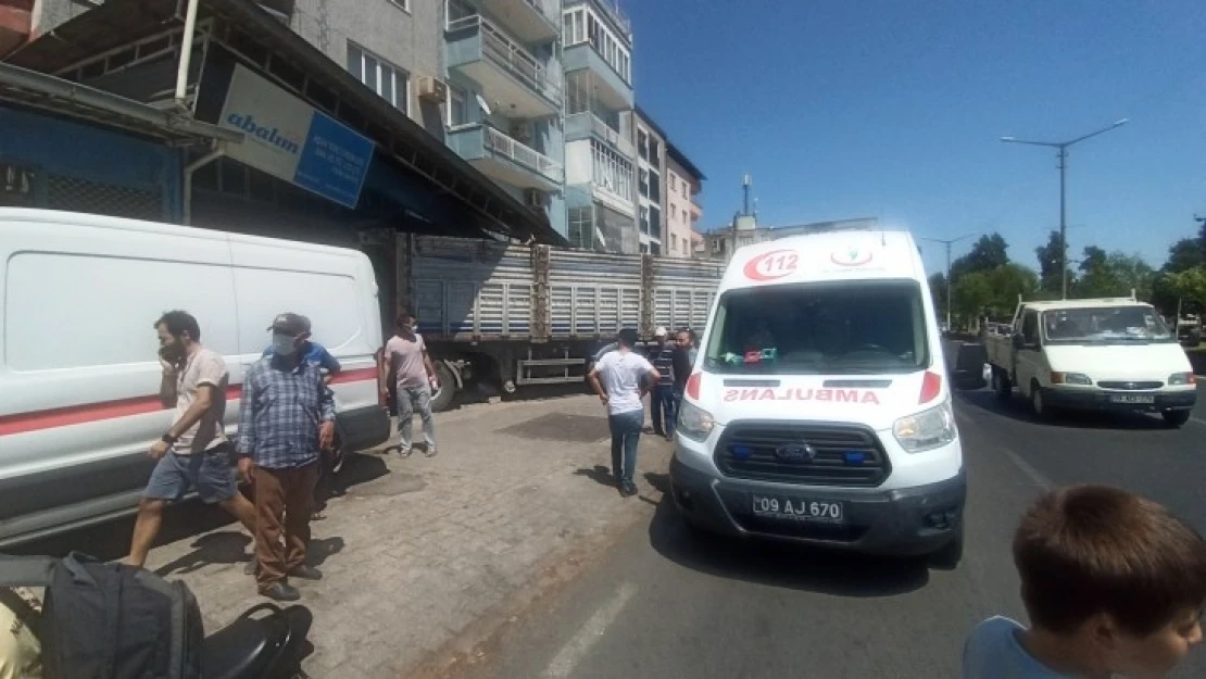 Direksiyon hakimiyetini kaybedip dükkana daldı