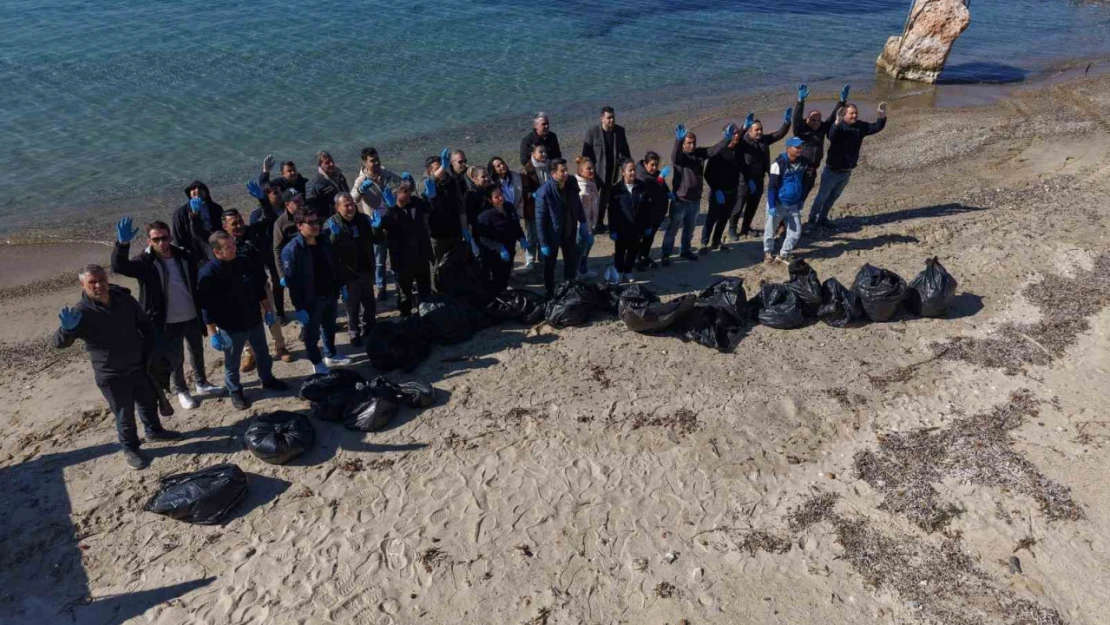 Dünya Su Günü'nde Kuşadası'nda kıyı temizliği yapıldı