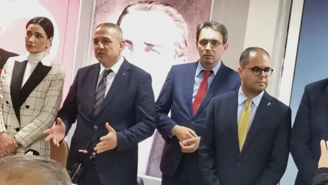 Efeler, Abak'ı yüreğine bastı