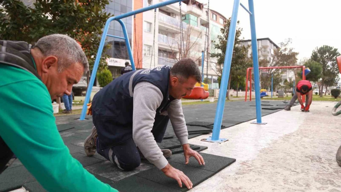 Efeler Belediyesi ekipleri parklarda bakım ve yenileme çalışmalarını sürdürüyor
