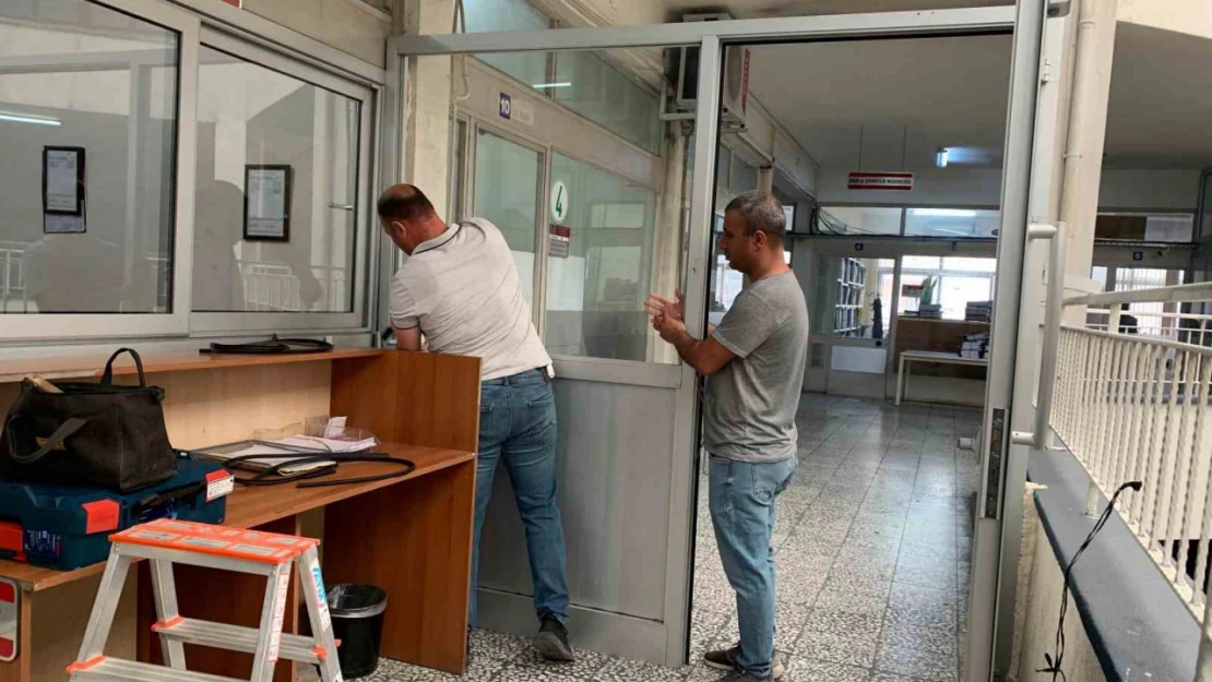 Efeler Belediyesi'nde bazı birimlerde vatandaşlara kapatılan kapılar kaldırıldı