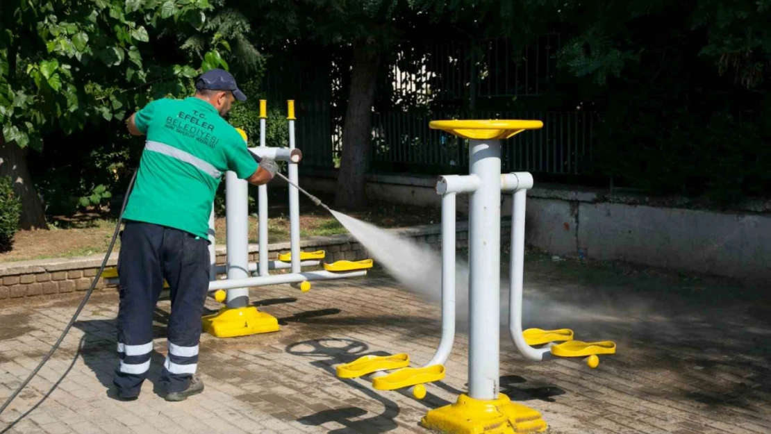 Efeler Belediyesi parkların bakımı için harekete geçti