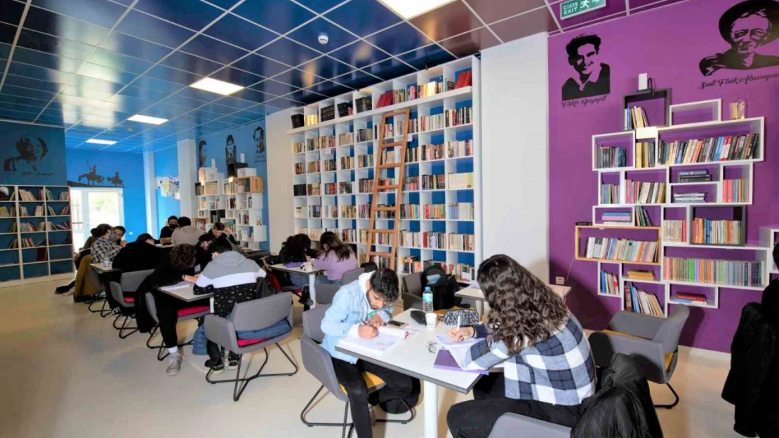 Efeler'de 17'nci Kitap Kafe açılış için gün sayıyor