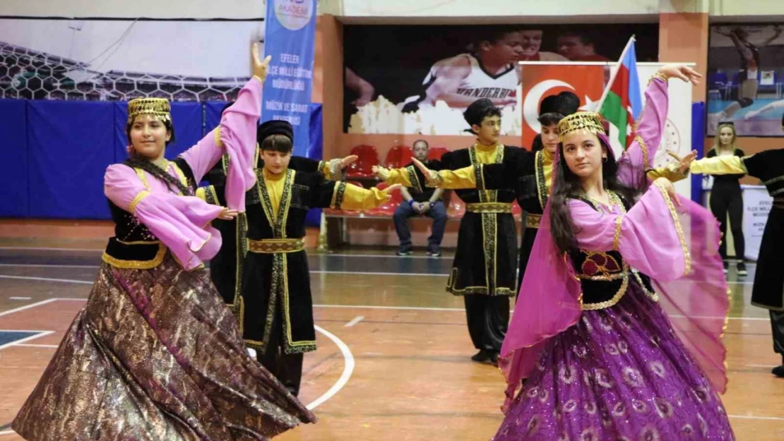 Efeler'de Uluslararası Halk Dansları Festivali gerçekleştirildi