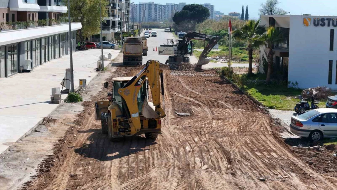 Efeler Zeybek Mahallesi'ndeki yol yenileniyor