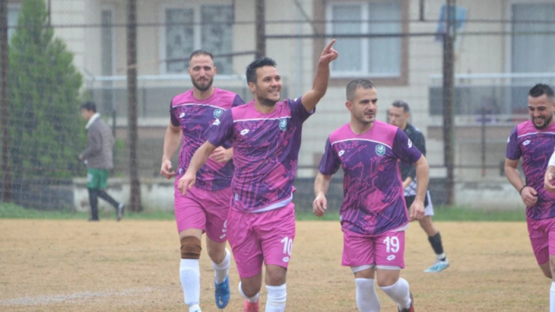 Esnafgücü Arslanlıspor liderliği sürdürdü