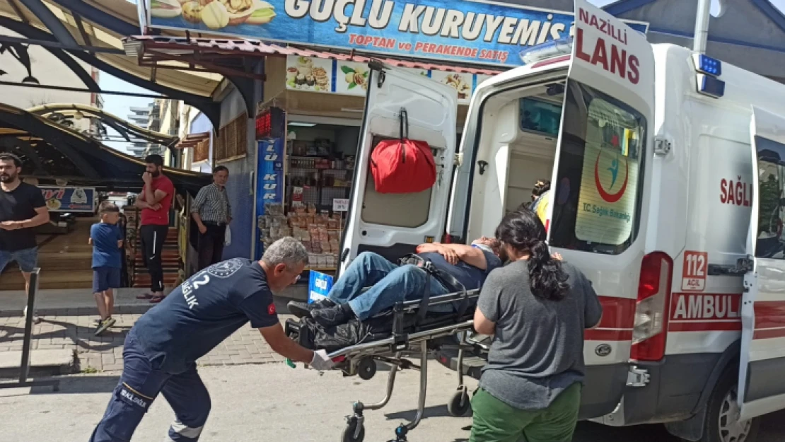 Fren yerine gaza basınca motosikletliyi sürükledi:1 yaralı