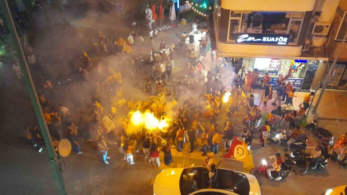Galatasaray'ın şampiyonluğu Kuşadası'nda kutlandı