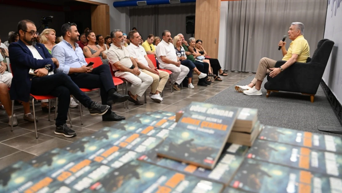 Gazeteci Uğur Dündar Kuşadası'nda sevenleriyle buluştu