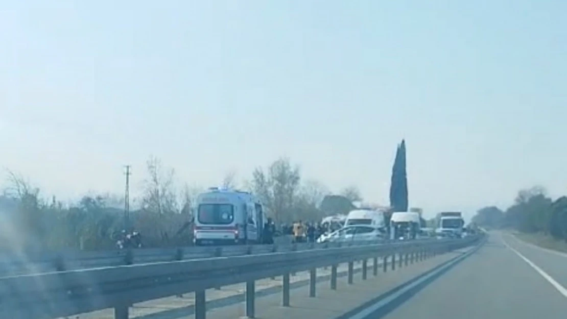 Germencik'te 3 araçlı trafik kazası: 4 yaralı