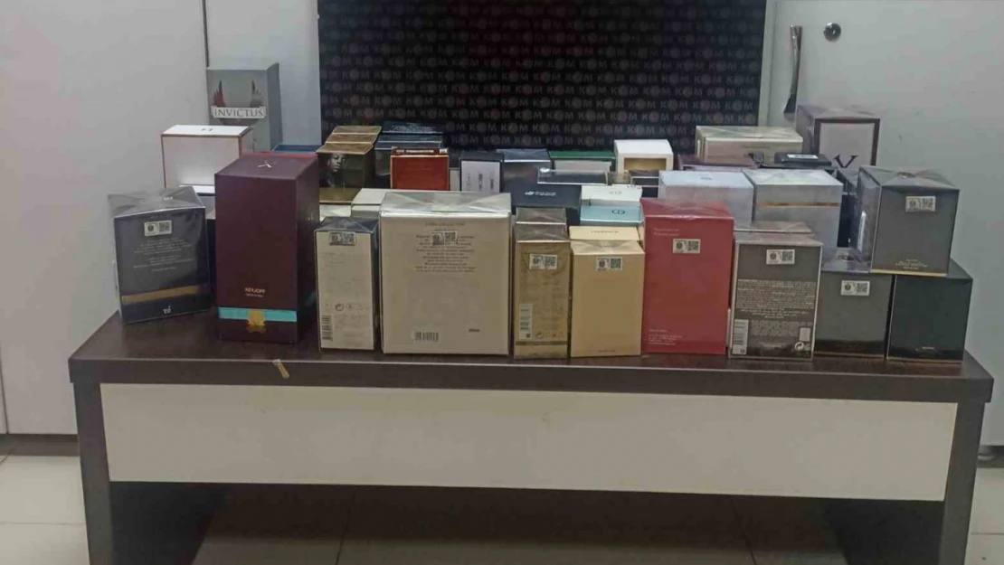 Germencik'te kaçak parfüm operasyonu: 100 şişe ele geçirildi