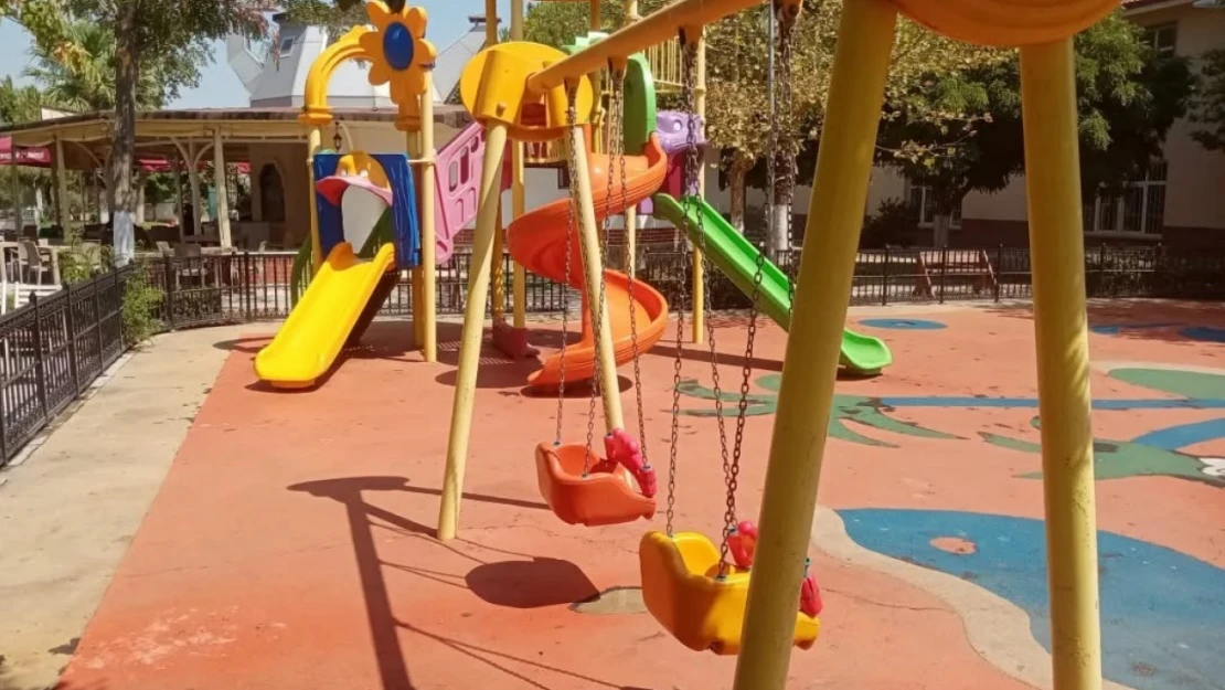 Germencik'te parklar dezenfekte edildi