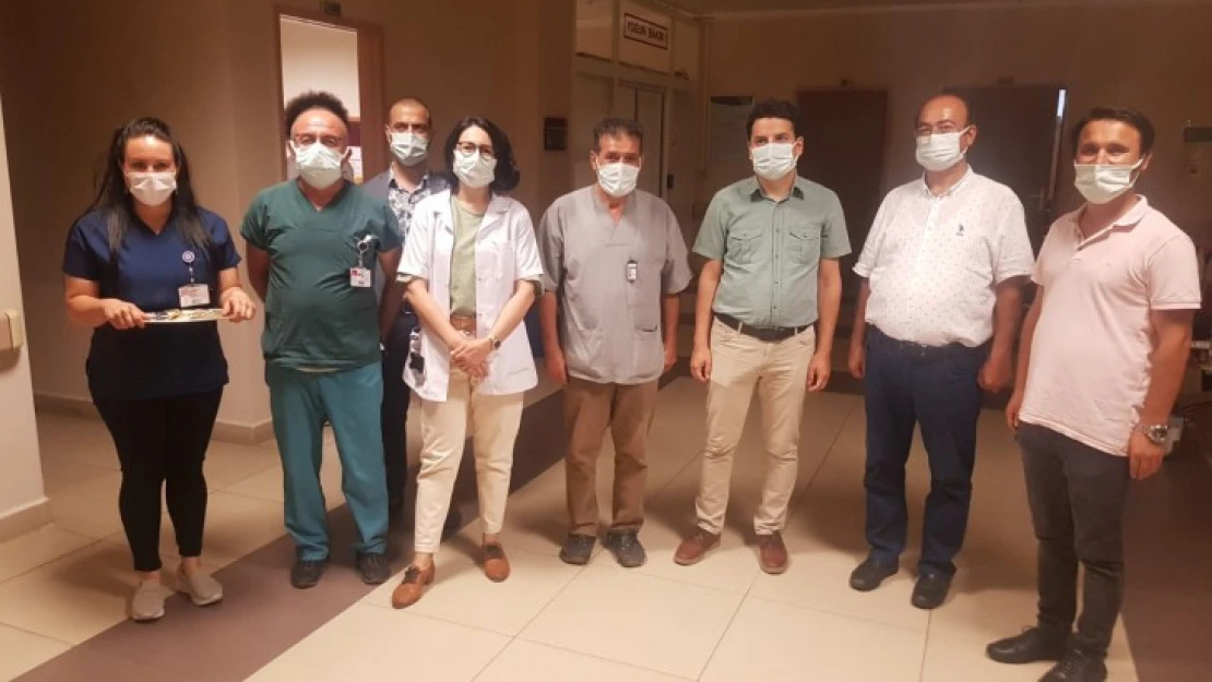 Hastane yönetimi, personel ve hastalarla bayramlaştı