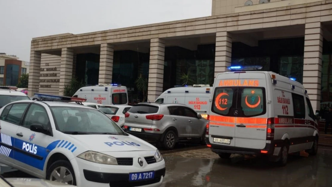 Hastaneye doğuma gelen kadın, önce polis zoruyla kocasını hastaneden kovdurdu sonra doğumhaneye gitti