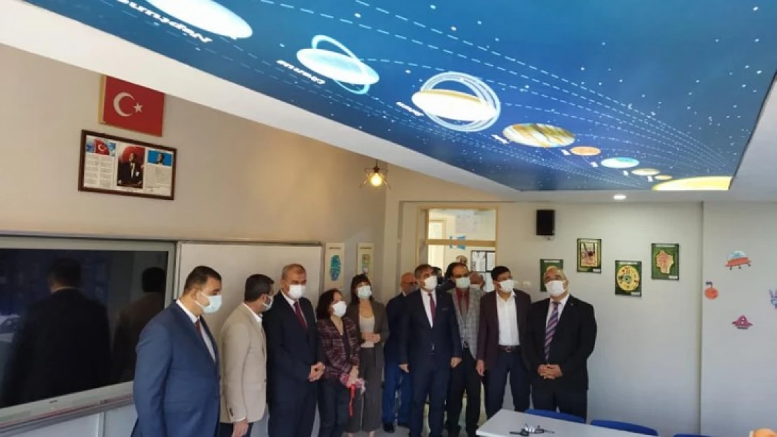 Hayırseverlerden Demirciler'deki okula Fen Laboratuvarı