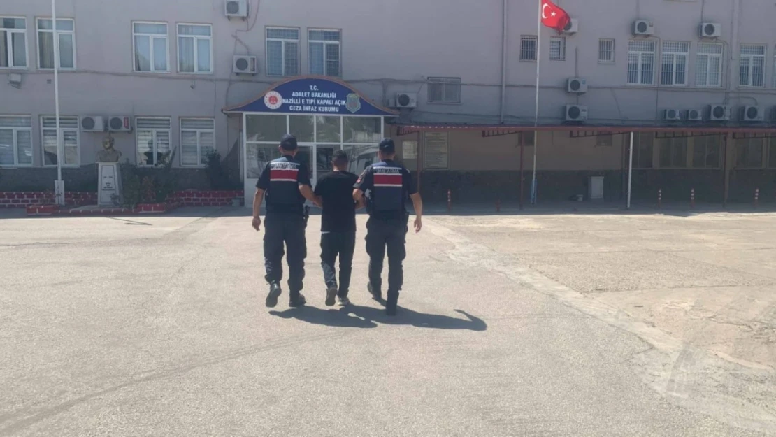 İki ayrı suçtan aranan şahıs yol kontrolünde yakalandı